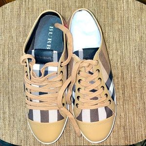 Authentic Burberry Vintage Housecheck Sneakers.
